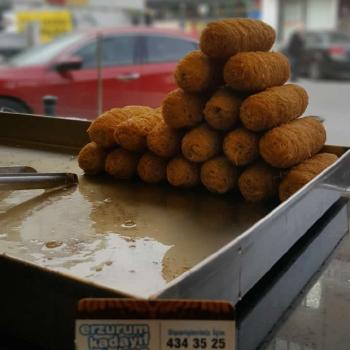Cağ Kebap Salonlarının Erzurum Kadayıf Dolma Tatlısı taleplerine günlük teslimat Cağ Kebap Salonlarının Erzurum Kadayıf Dolma Tatlısı taleplerine günlük teslimat